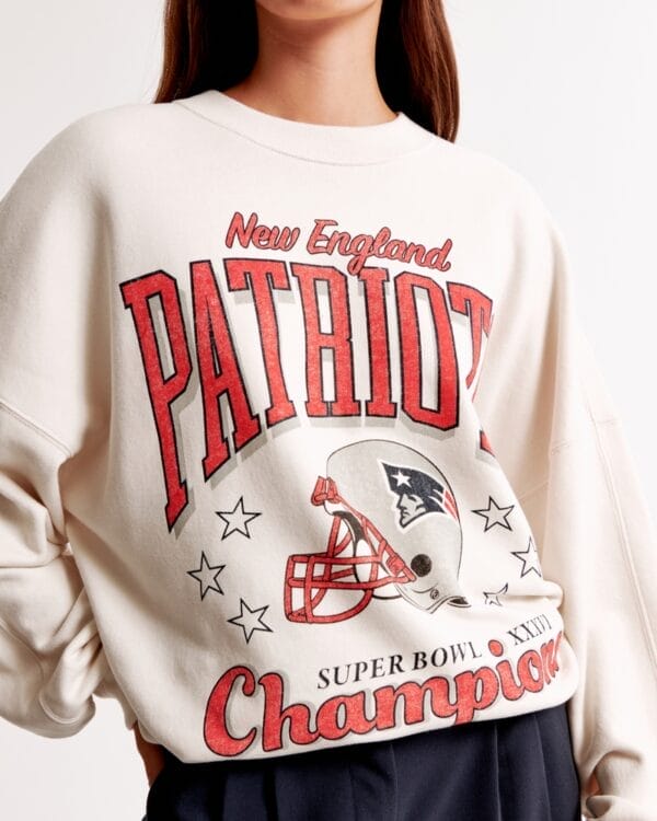 New England Patriots Graphic Oversized Sunday Women Sweatshirt Crew AMCWSS0015 - Image 2