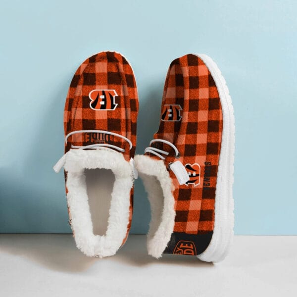 Cincinnati Bengals Fuzzy Dude Shoes Winter Collection AMCFDUDE000072 - Image 2