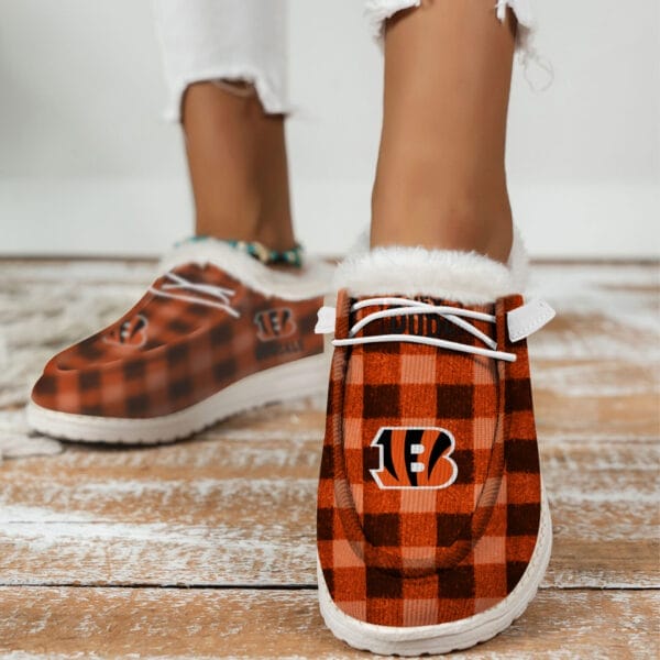 Cincinnati Bengals Fuzzy Dude Shoes Winter Collection AMCFDUDE000072 - Image 4