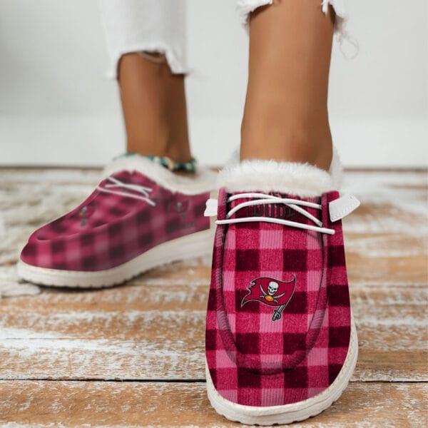 Tampa Bay Buccaneers Fuzzy Dude Shoes Winter Collection AMCFDUDE000094 - Image 4