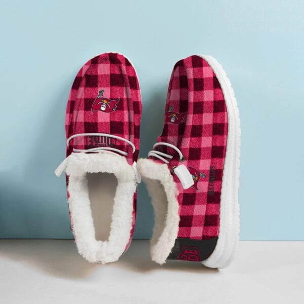 Tampa Bay Buccaneers Fuzzy Dude Shoes Winter Collection AMCFDUDE000094 - Image 2