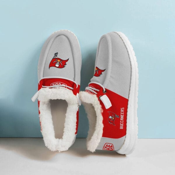 Tampa Bay Buccaneers Fuzzy Dude Shoes Winter Collection AMCFDUDE000064 - Image 2
